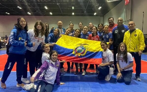 Club de voleibol Porteños Juniors que ganó el título del Campeonato Nacional Junior, realizado en Orlando-Florida, Estados Unidos. FOTO / Asociación de Voleibol