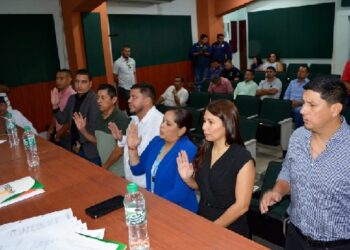 Juramento a los miembros del directorio de la Federación Deportiva de Manabí, elegidos hace 18 días, y que no son reconocidos por el Ministerio del Deporte. FOTO / Cortesía