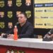 Madelen Riera (i), goleadora de Barcelona SC; Carlos Alejandro Alfaro Moreno (c), presidente de Barcelona SC; y Wendy Villón, entrenadora del equipo femenino de Barcelona SC. FOTO / Guido Manolo Campaña.