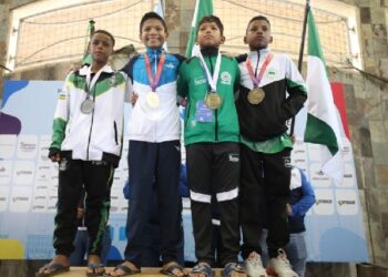 George Gracia (i), de Orellana; César Bautista (c), de Guayas; Emerson Onofre, de Los Ríos, y Geovanny Quiñónez, de Esmeraldas, ganaron la división de los 40 kilos. FOTO / Fedeguayas.