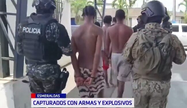 Ejército de Ecuador detiene a 5 terroristas en Esmeraldas, durante un operativo, Video