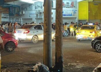 Imagen del local atacado la noche del viernes 30 de mayo, en la Décima y Ayacucho, centro de Guayaquil