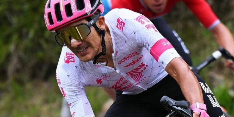 Richard Carapaz es uno de los ciclistas favoritos para ganar el Giro de Italia.