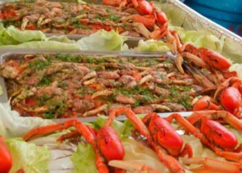 Festivales de la costa han preparado ensalada de cangrejo para atraer a turistas nacionales y extranjeros. Foto: Arcsa